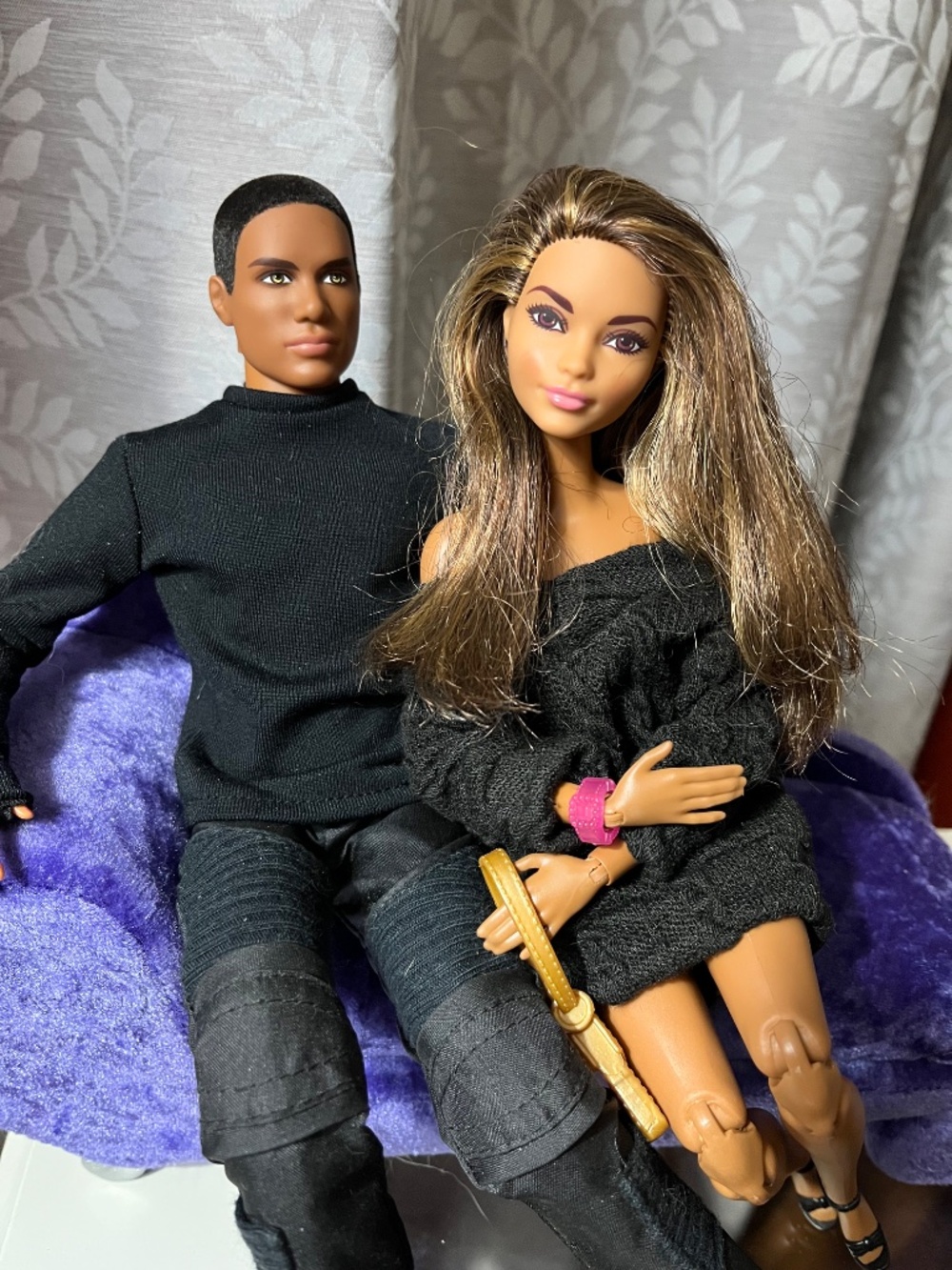 Barbie 2017 Made to Move - Skateboarder Barbie Doll - Picture 5 of 10